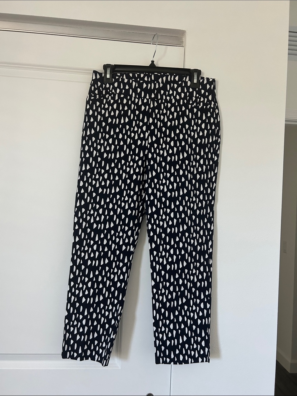 Chico's Black & White Printed Cropped Ankle Pants